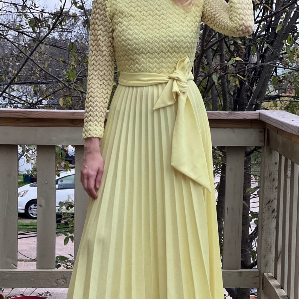70s Vintage canary polyester pleated long dress. Gorgeous condition!